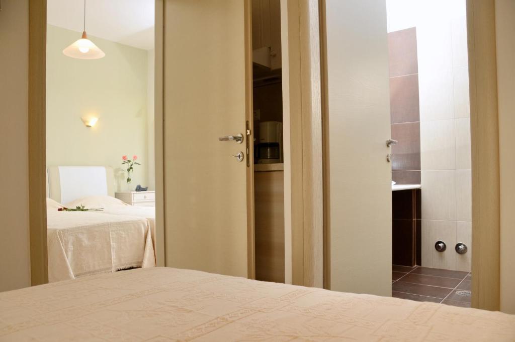 Blue Sky Aparthotel Naxos City Quarto foto