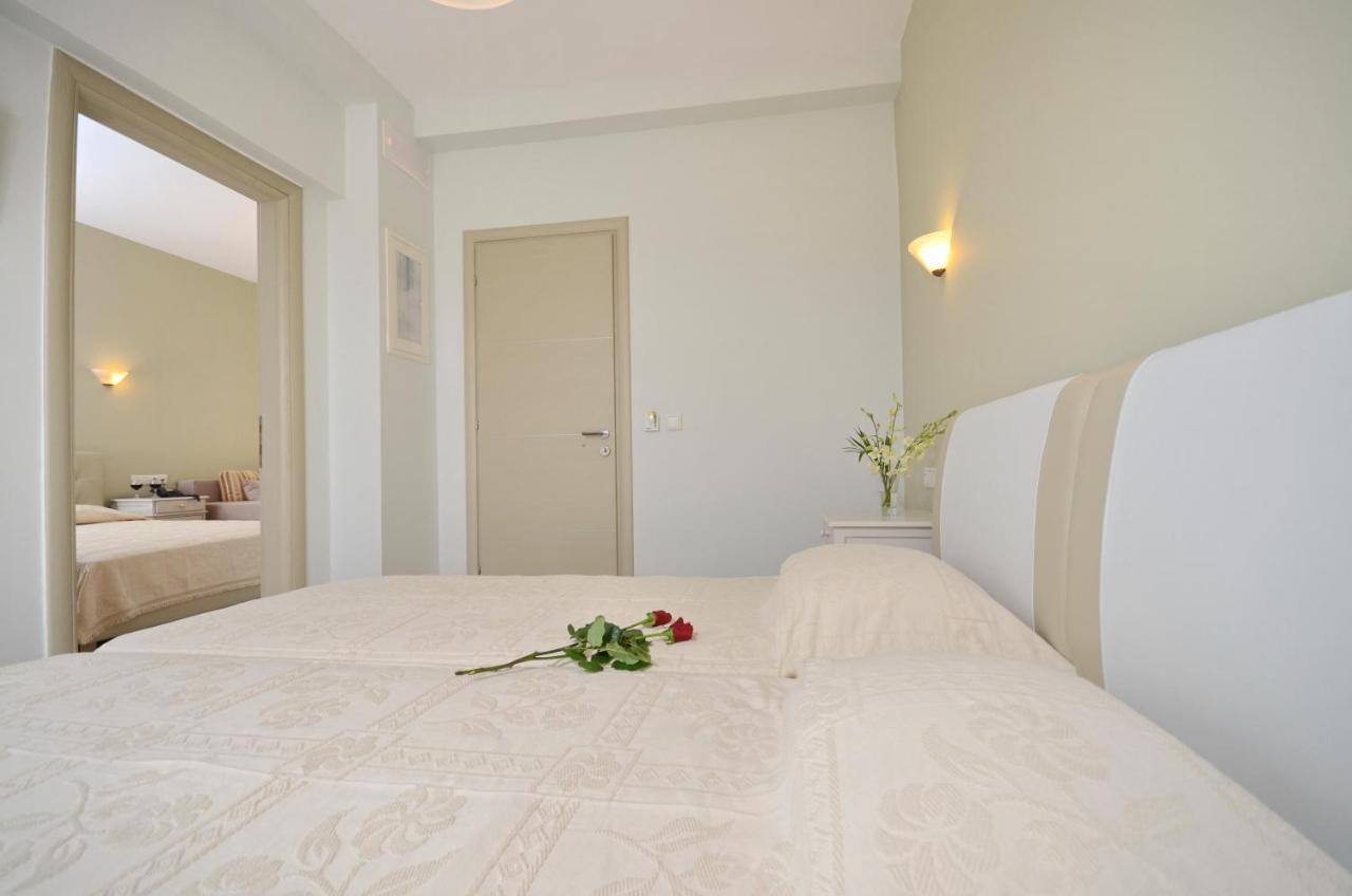 Blue Sky Aparthotel Naxos City Quarto foto